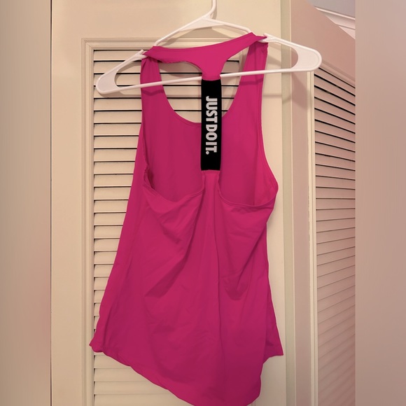 Nike Women’s hot pink athletic top - Picture 2 of 3